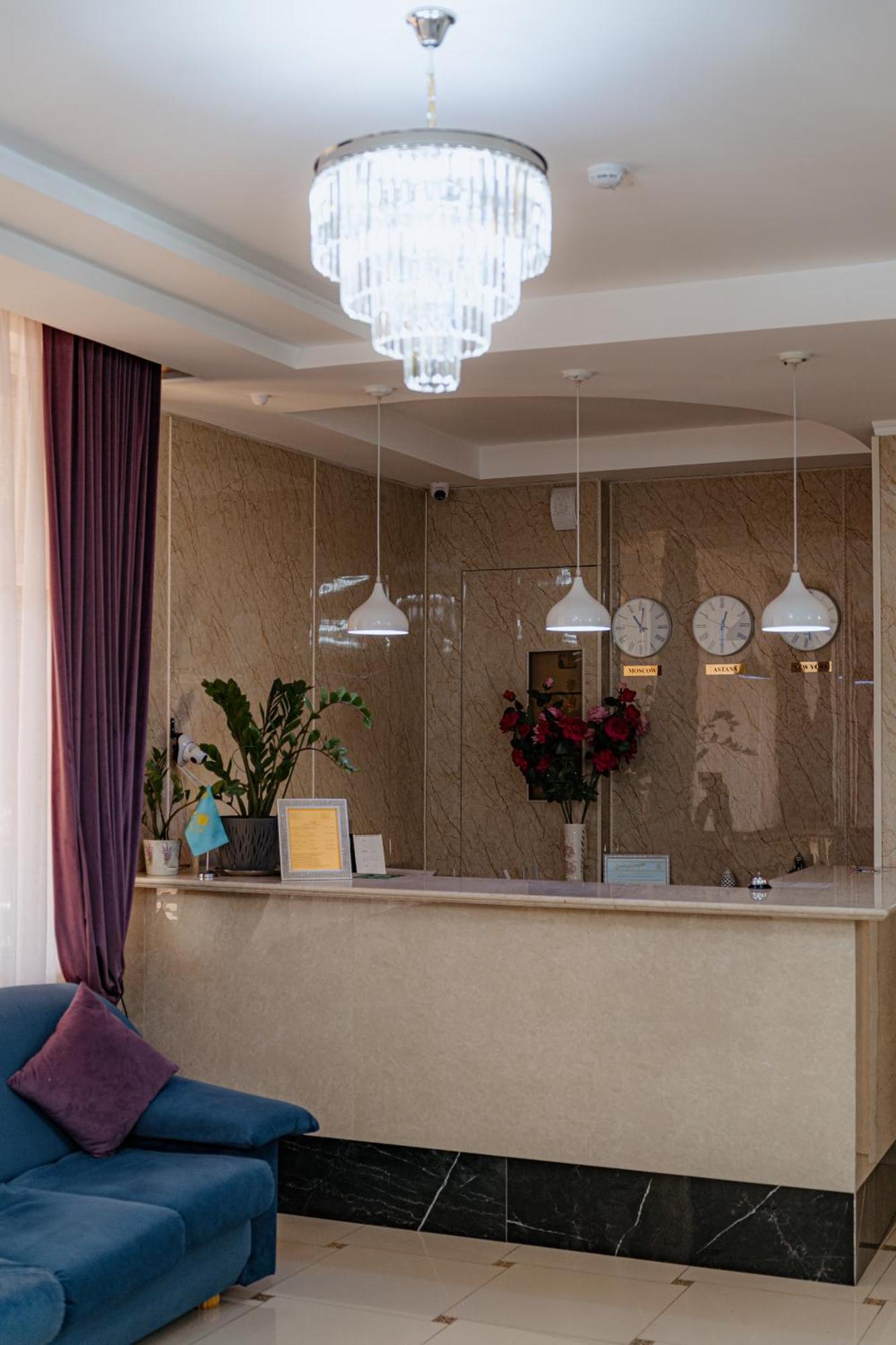 Union Plaza Hotel Astana Luaran gambar