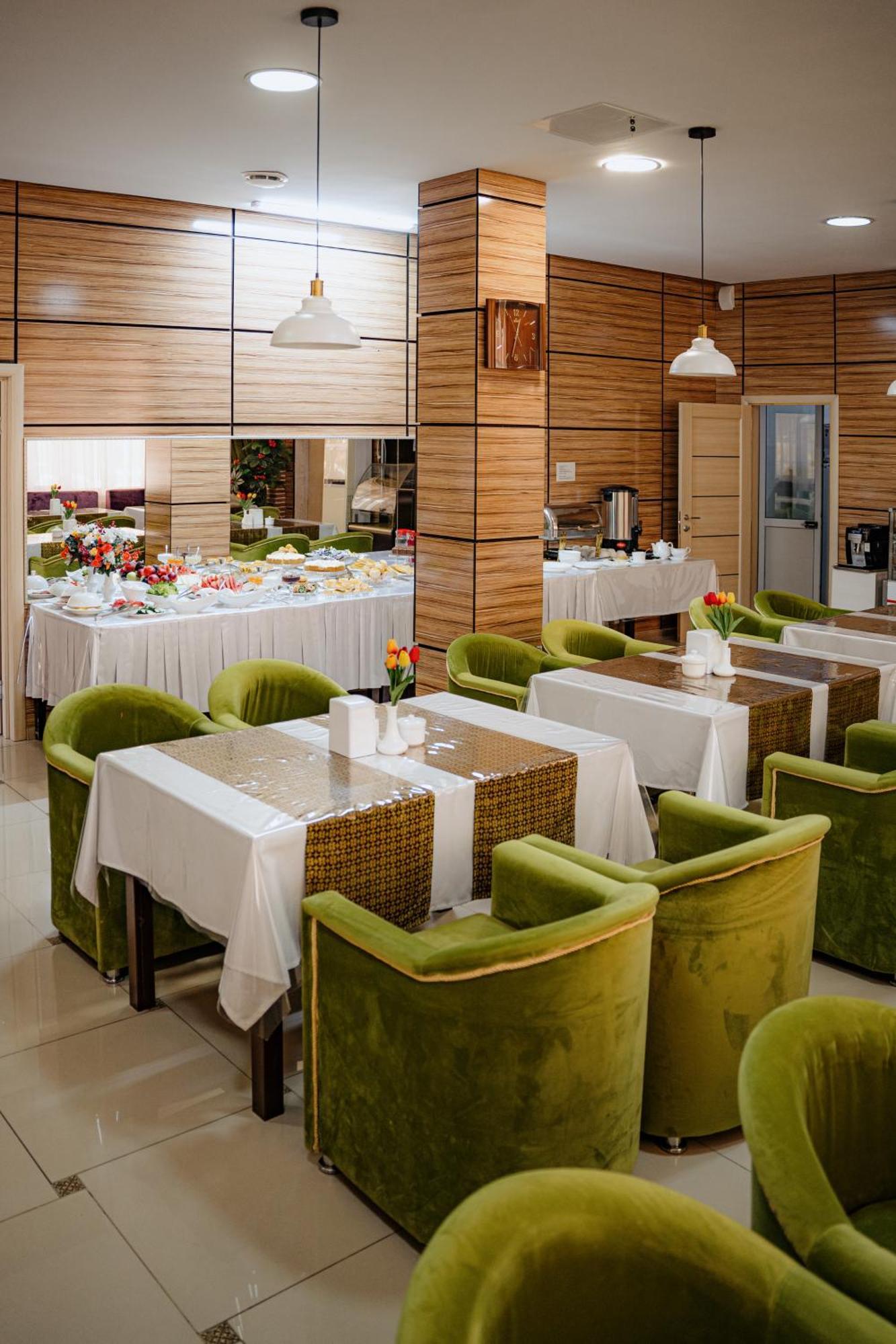 Union Plaza Hotel Astana Luaran gambar